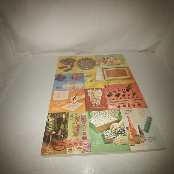 Crafts Encyclopedia Illustrated Step-by Step Instr - Picture 4 of 9